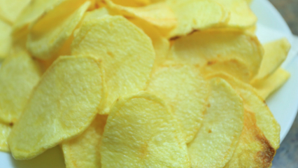 Cum se fac chipsuri de cartofi acasă? Ce este o rețetă de chipsuri sănătoase? Sfaturi pentru a face jetoane acasă