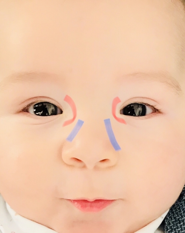 Masaj cu ochi la bebeluși