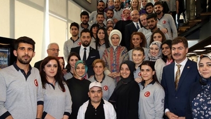 Prima doamnă Erdoğan se întâlnește cu tinerii din Mardin
