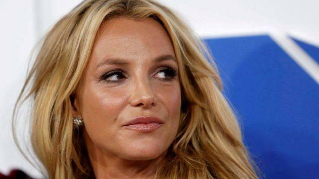 Celebra cântăreață Britney Spears, „Victoria
