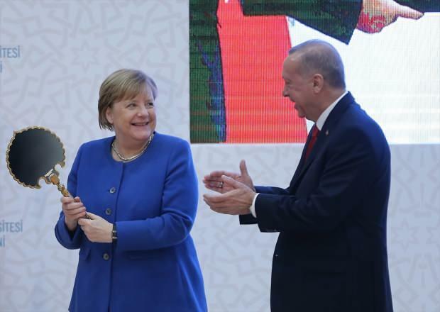 momentul în care Angela Merkel a primit un cadou de la președintele Erdogan 