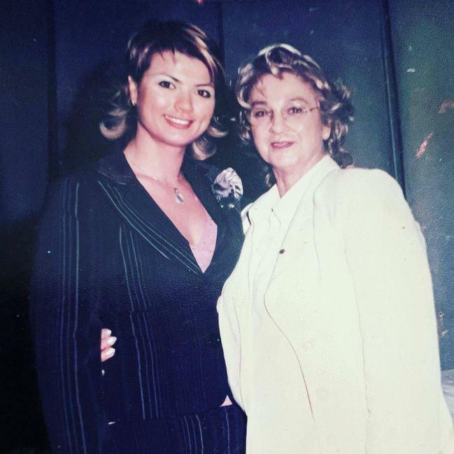 Acelya Akkoyun și mama ei