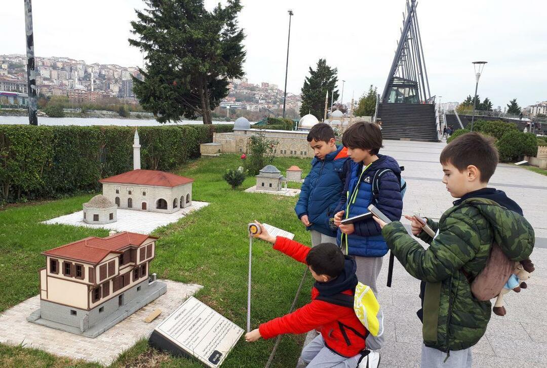 Scene din parcul și muzeul în miniatură Türkiye