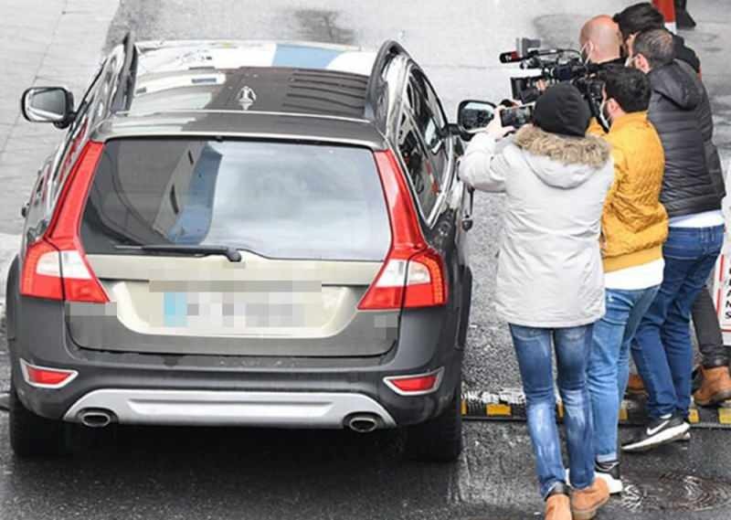 Kenan imirzalıoğlu, care s-a urcat în mașină, a plecat de acolo.