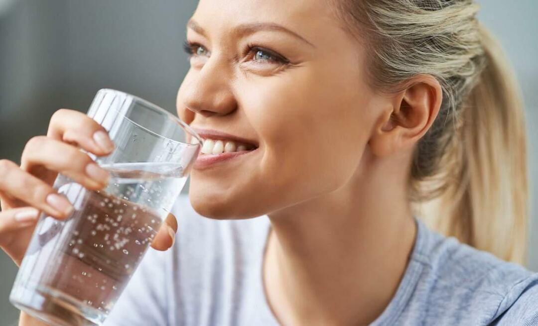 Care sunt beneficiile apei potabile pentru piele și păr? Bea multă apă îmbunătățește pielea?