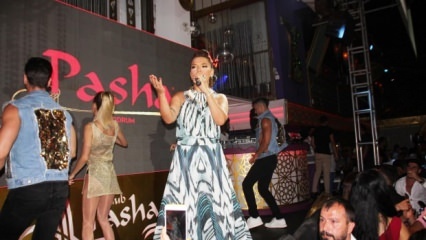 Demet Akalın a susținut un concert cu rochia ei de 10 ani