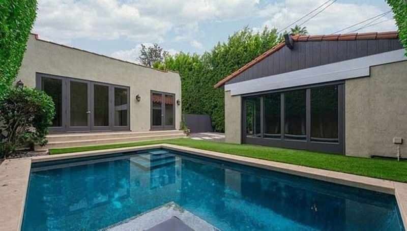 Charlize Theron își pune la vânzare casa de bungalouri cu 1,8 milioane de dolari!