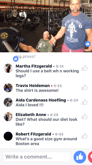 Antrenorul celebrității Mike Ryan demonstrează cum se folosește aparatul de presare a piciorului pe această transmisie Gold Live Gym Facebook Live.