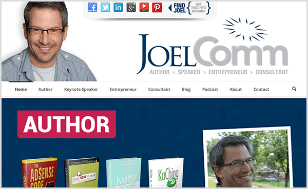 Site-ul web al lui Joel Comm arată o fotografie a lui Joel zâmbind și purtând o cămașă casual, albastră deschisă și un tricou gri deschis sub el. Navigarea include opțiuni pentru acasă, autor, vorbitor principal, antreprenor, consultant, blog, podcast, despre și contact. Imaginea glisantă de sub navigare evidențiază cărțile pe care le-a scris.