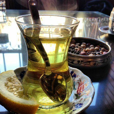 Cum se prepară ceaiul zahter și la ce servește?
