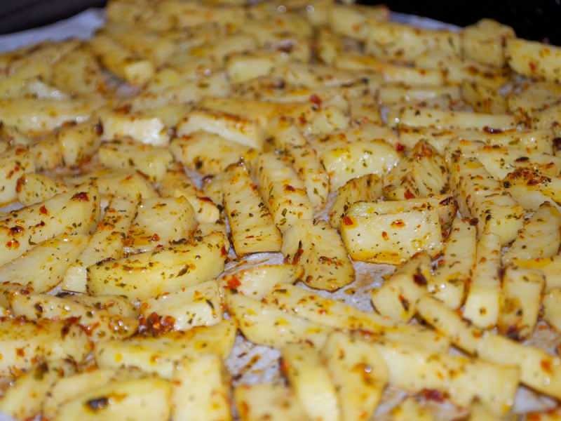 Cum se fac cartofi picante la cuptor? Cea mai ușoară rețetă de cartofi picante coapte