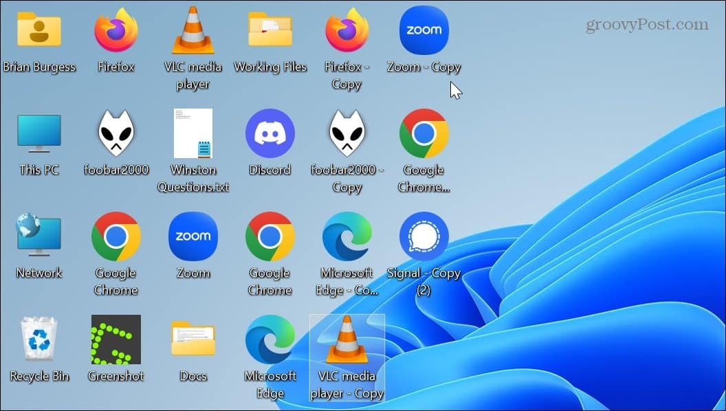 Cum să duplicați pictogramele de pe desktop în configurarea cu monitor dublu