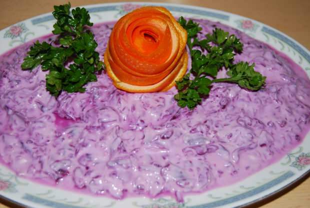 Cum se face salata de varză violetă cu cel mai ușor iaurt?