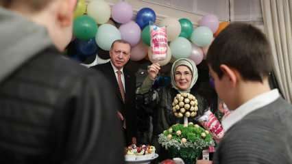 O postare de la First Lady Erdogan despre iftar au găzduit copiii în Love Houses