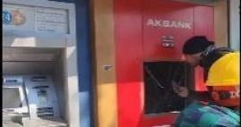 Atât m-a făcut să renunț! ATM-uri în zona cutremurului...