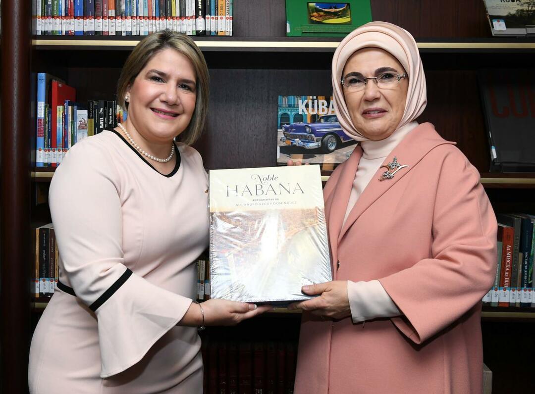 Emine Erdogan și Lis Cuesta Peraza