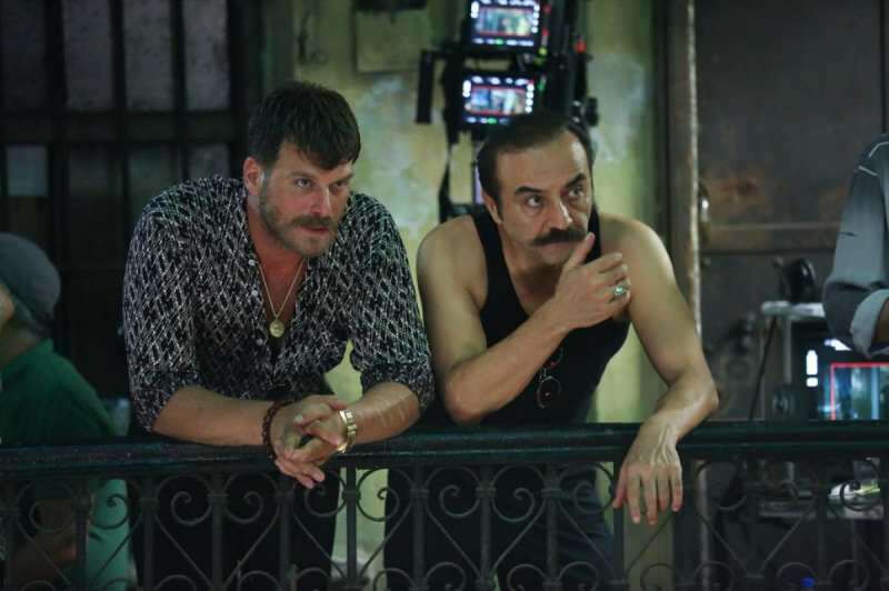 Ultimul rol al lui Kıvanç Tatlıtuğ în film este o spirală de lucrări organizate