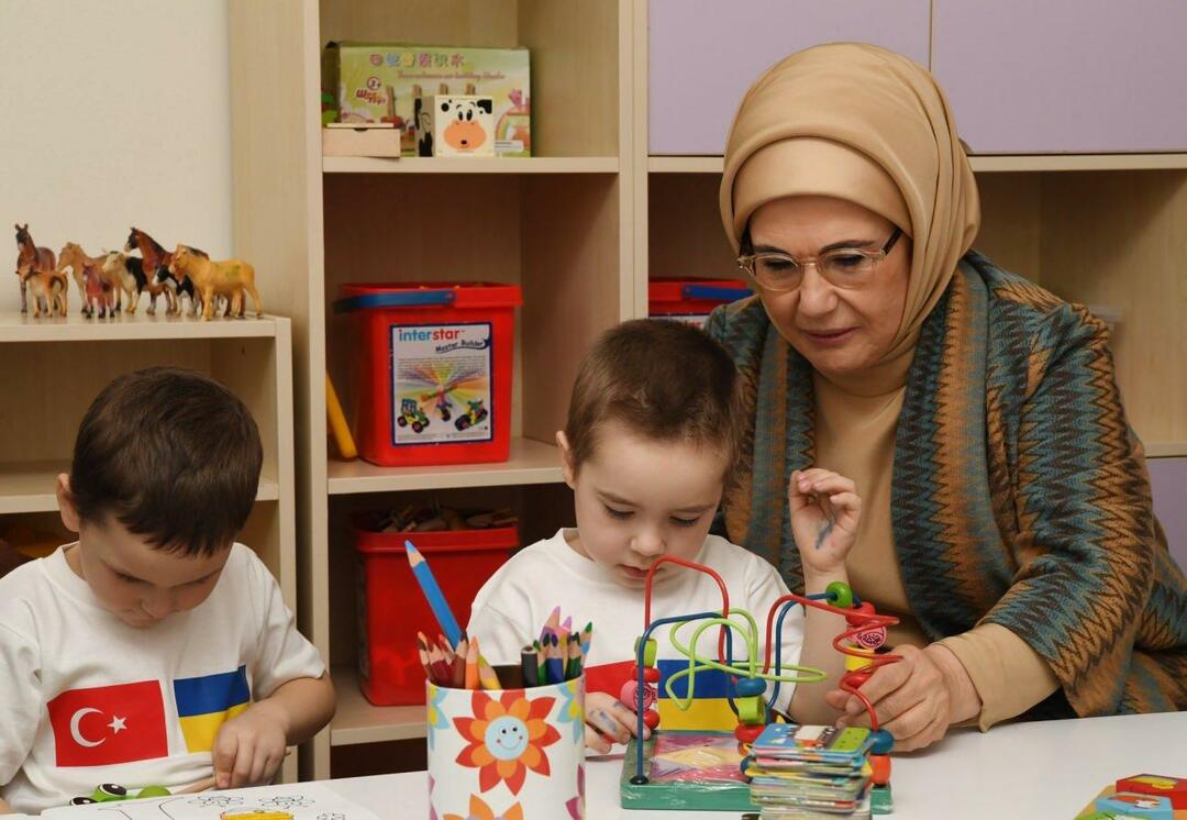 Emine Erdogan s-a jucat cu copii ucraineni