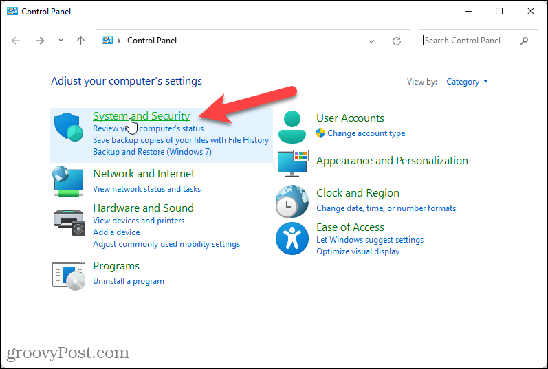 Faceți clic pe Sistem și securitate în Panoul de control din Windows 11