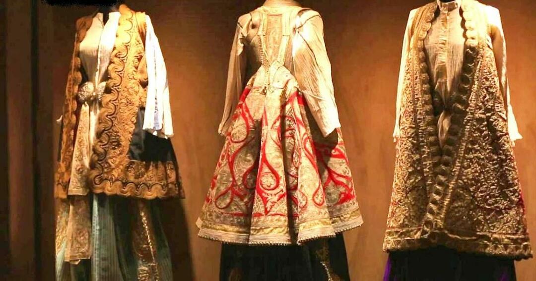 Cum erau hainele femeilor în Palatul Otoman în secolele al XVIII-lea și al XIX-lea?
