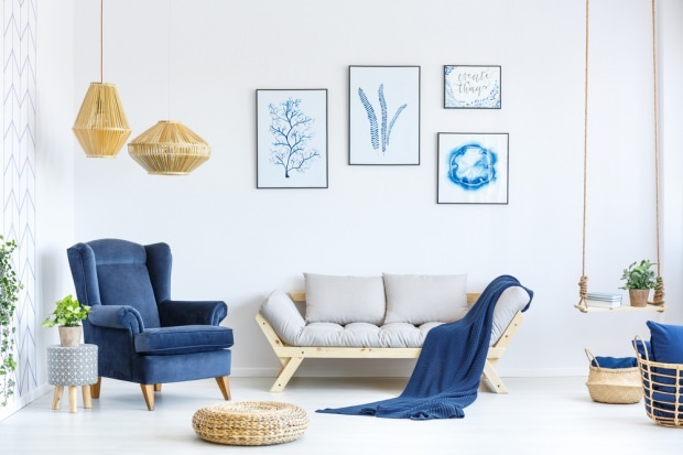 decorare living living albastru bleumarin