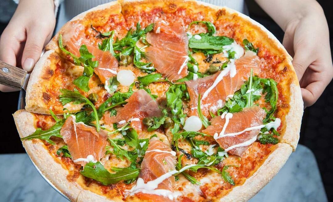 Cum se prepară pizza cu somon? Rețetă minunată de pizza cu somon afumat