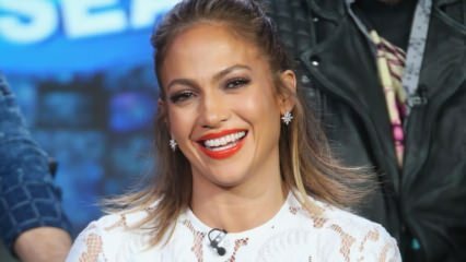 Jennifer Lopez lansează brandul skincare