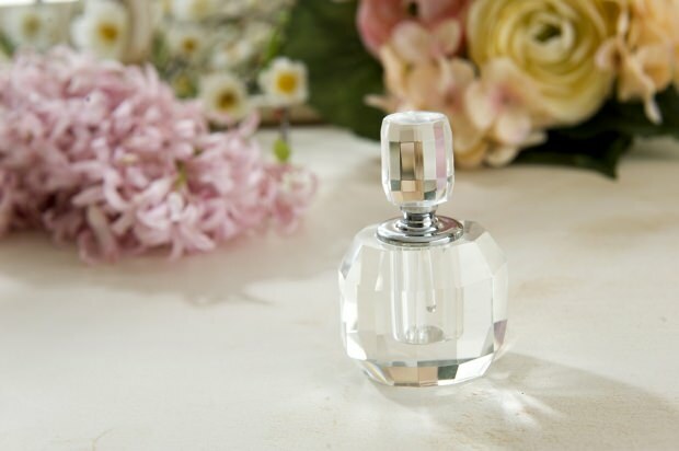 Parfumul este pulverizat bebelușilor? 26 de substanțe alergene de evitat