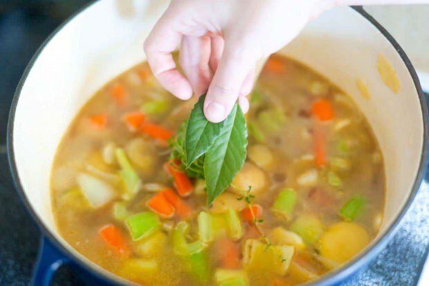 Puteți adăuga mentă la supa de legume de iarnă