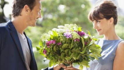 De ce femeile ar trebui să cumpere flori?