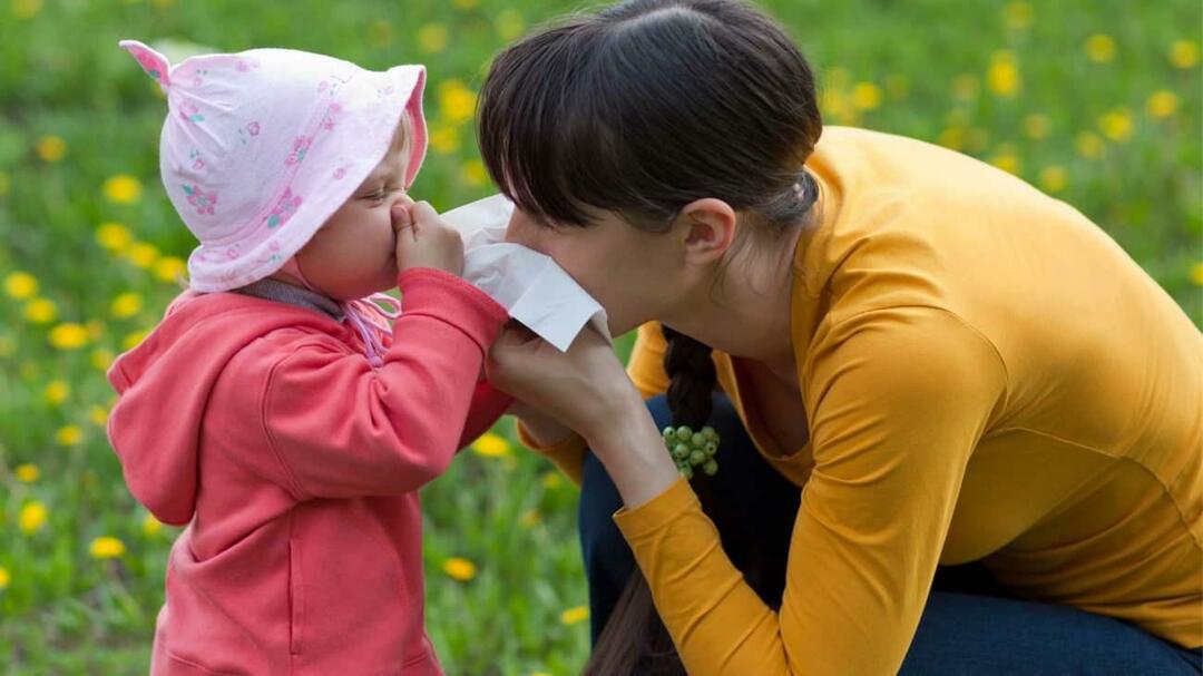 Care este diferența dintre alergiile sezoniere și răceala la copii?