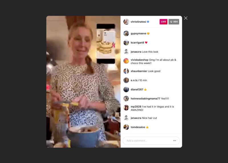 exemplu de captură de ecran al unui instagram live de @christinatosi cu un videoclip vertical 9:16 în stânga și comentarii în dreapta