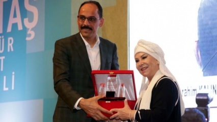 Legenda muzicii populare turcești a primit premiul Bedia Akartürk