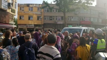 Reacționând mișcarea la înmormântarea lui Eșref Kolçak