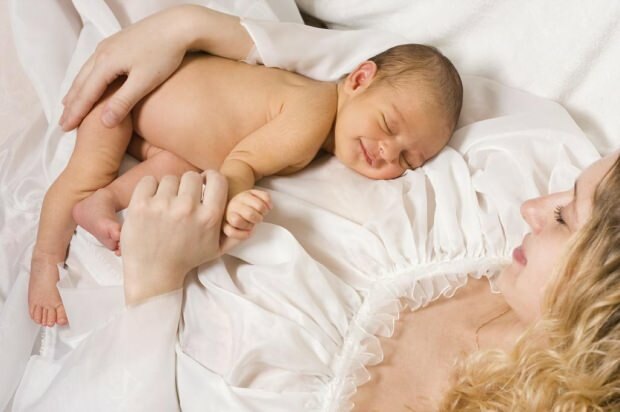 Cât trebuie să alăpteze un nou-născut pe zi?