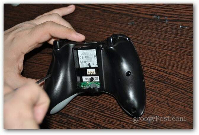 Schimbați șuruburile analogice ale controlerului Xbox 360