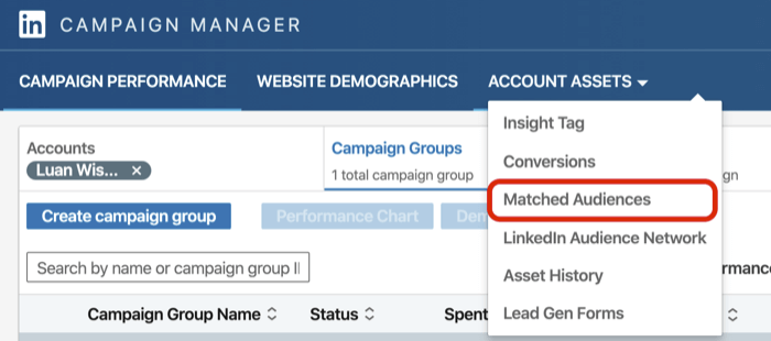 selectați Audiență potrivită din meniul drop-down Activele contului din LinkedIn Campaign Manager