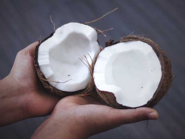 Care sunt avantajele uleiului de cocos pentru piele și față? Cum se folosește