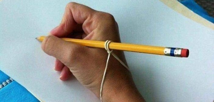 Cum să înveți un copil să țină un creion?