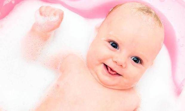 Cum să faci o baie de nou-născuți?