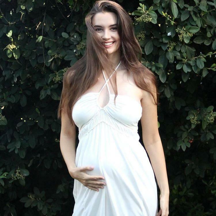  Poza de sarcină a Leyla Lydia Tuğutlu
