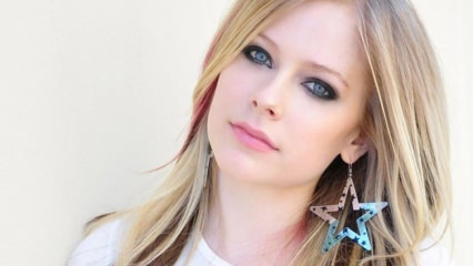 Avril Lavigne: Unii nu cred că sunt real