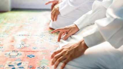 Decretul ridicării degetului arătător în rugăciune! De ce este îndepărtat degetul martiric în tahiyyat?