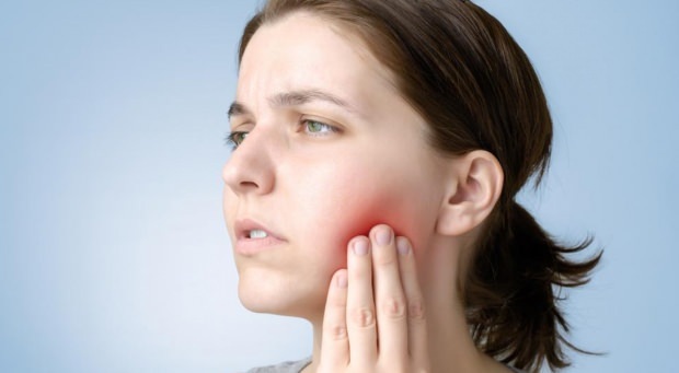 Ce provoacă abcesul dinților? Care sunt simptomele și în câte zile merge? Soluții naturale pentru abcesul dinților ...