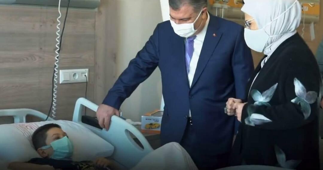 Emine Erdoğan a vizitat copiii bolnavi de cancer cu Fahrettin Koca