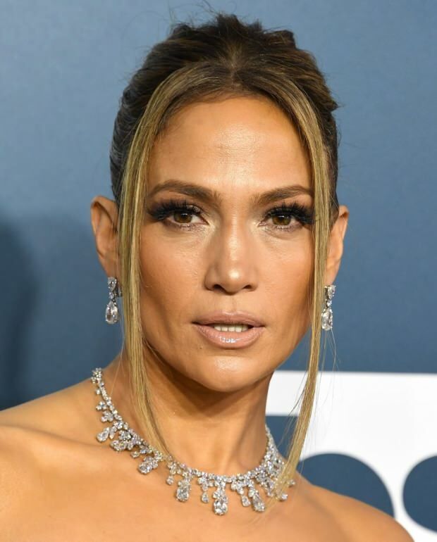Jennifer Lopez a atras atenția cu colierul ei