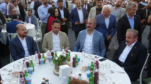 Bilal Erdoğan, ministrul Justiției Abdülhamit Gül și președintele Parlamentului, Mustafa Șentop