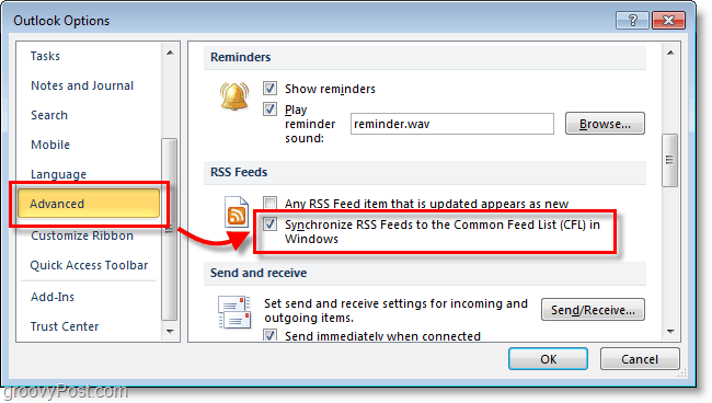 în fereastra de opțiuni Outlook 2010 derulați în jos până la avansat, apoi faceți clic pe butonul Caseta de selectare Sincronizează fluxurile RSS sub fluxuri RSS