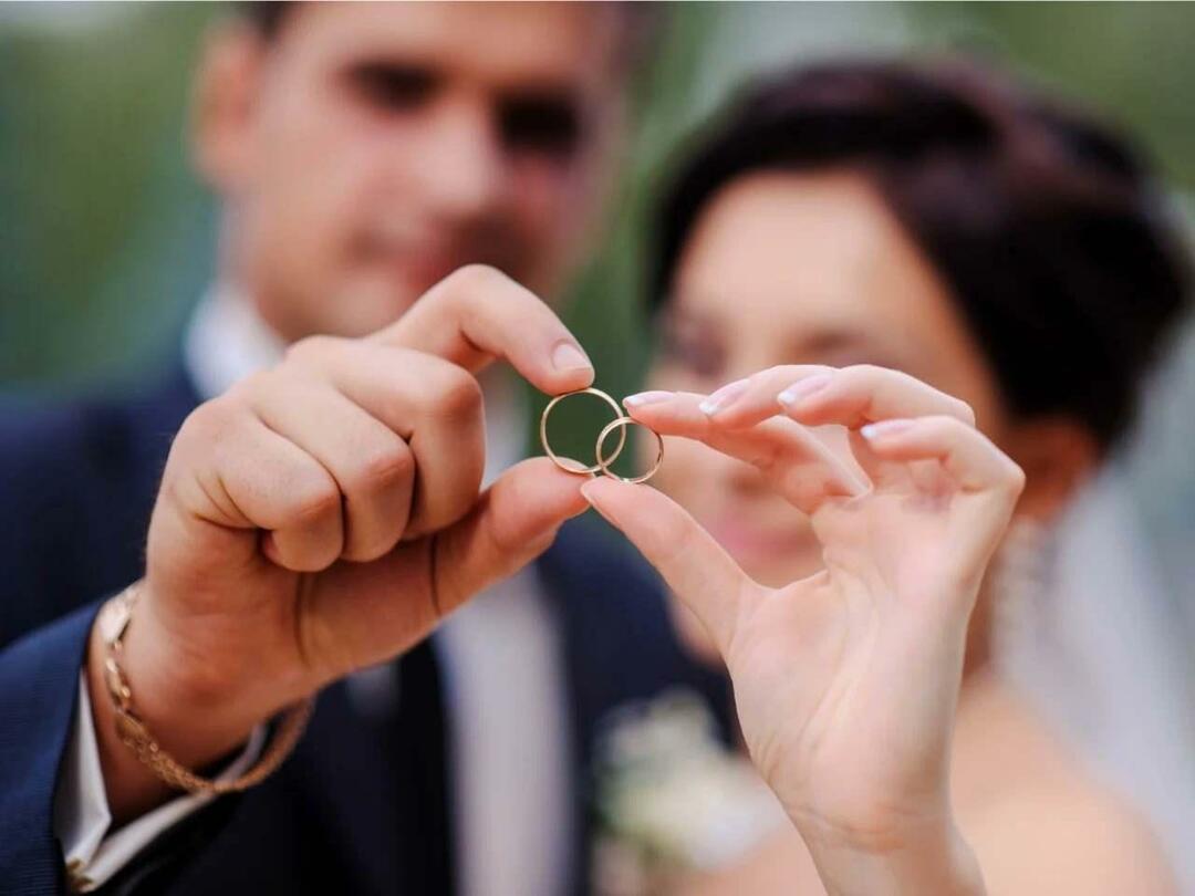Cine poate beneficia de sprijinul bonus pentru căsătorie?