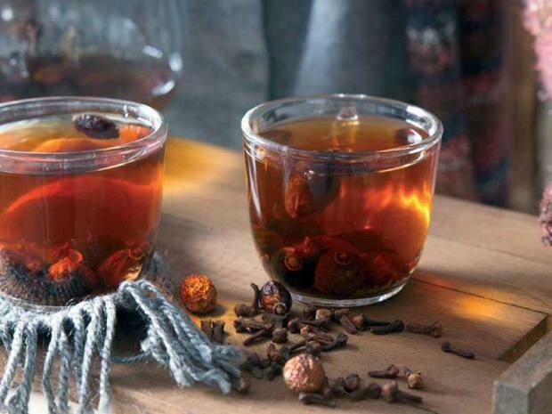Cum se prepară ceaiul de măceș și scorțișoară?